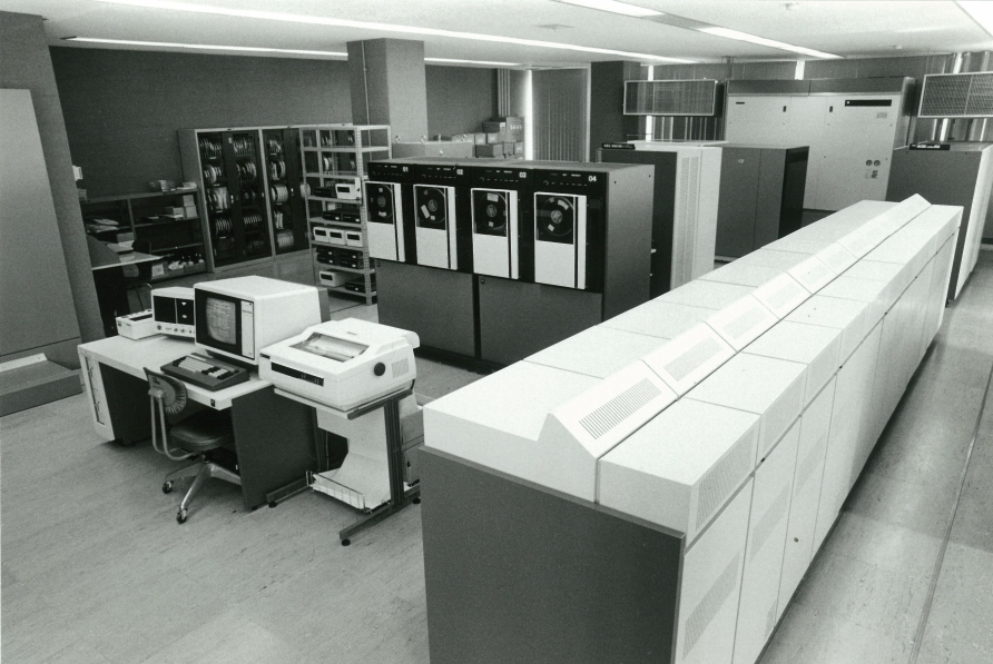 中央図書館計算機室（1981年頃）