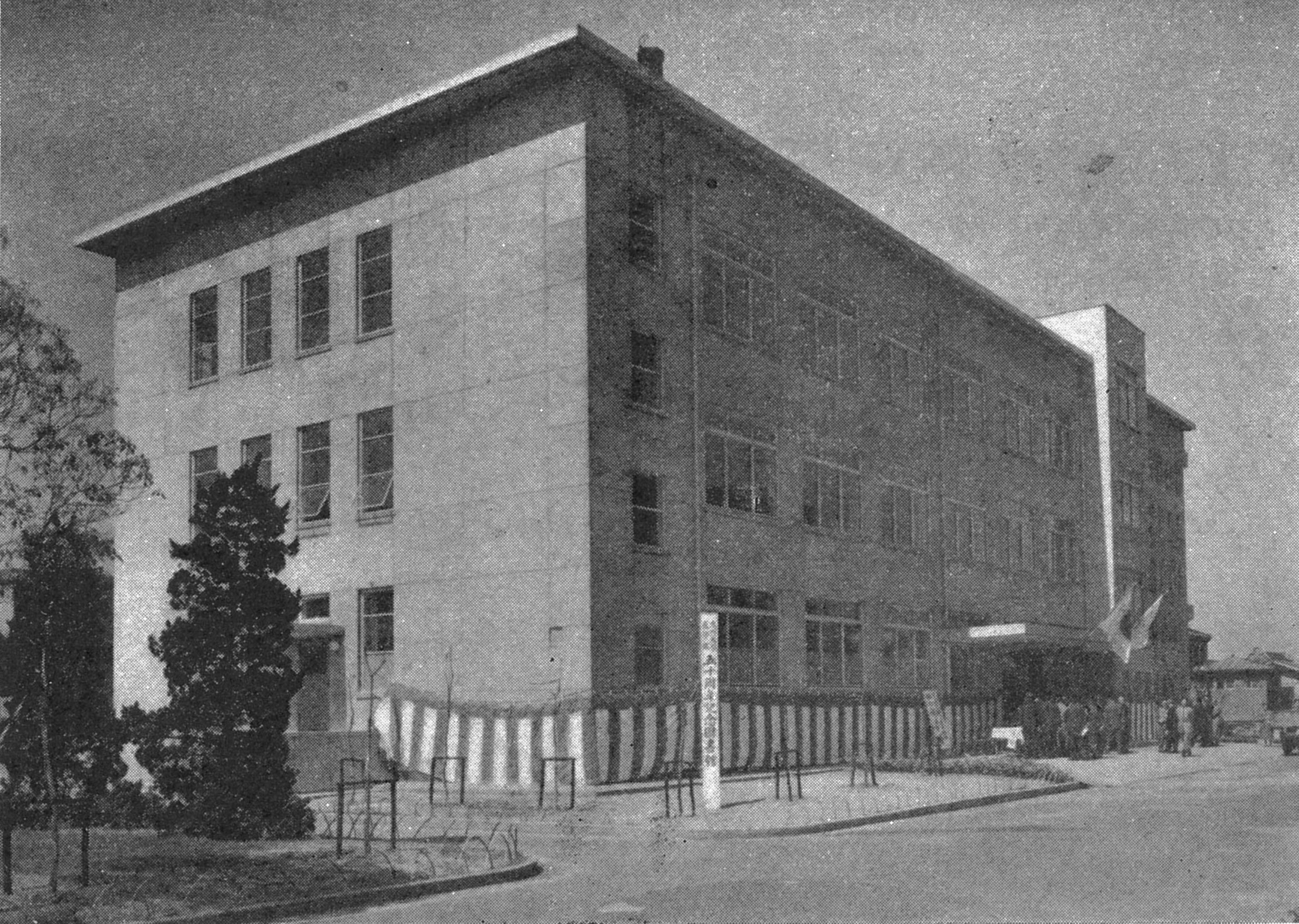 落成式当日の医学部図書館（1956年）